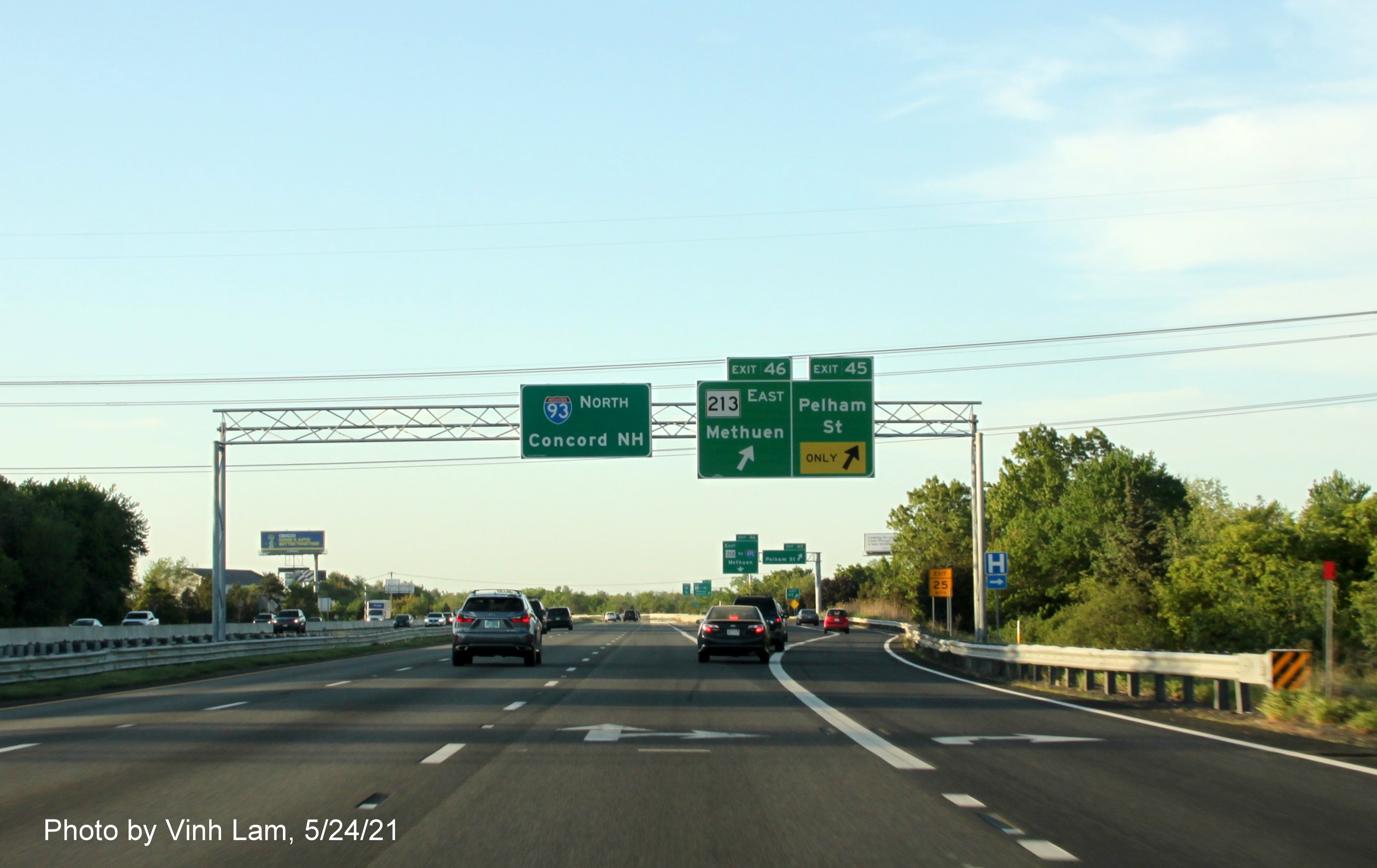Image of overhead ramp signage at start of C/D ramp for Pelham Street and MA 213 exits with new milepost based exit numbers on I-93 North in Methuen, by Vinh Lam, May 2021
