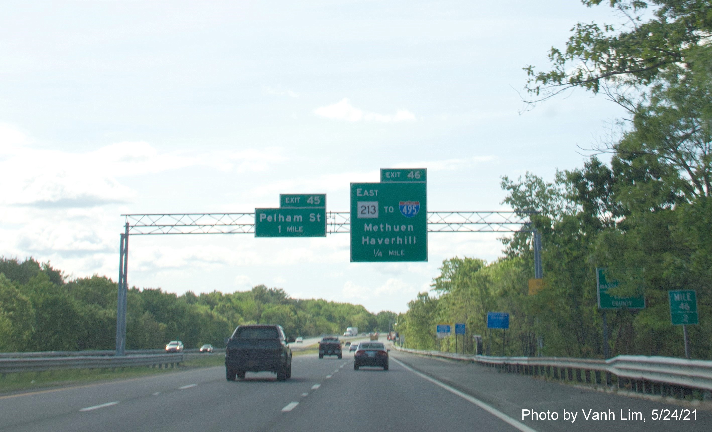 Image of 1 mile advance overhead sign for Pelham Road exit with new milepost based exit number on I-93 South in Methuen, by Vinh Lam, May 2021