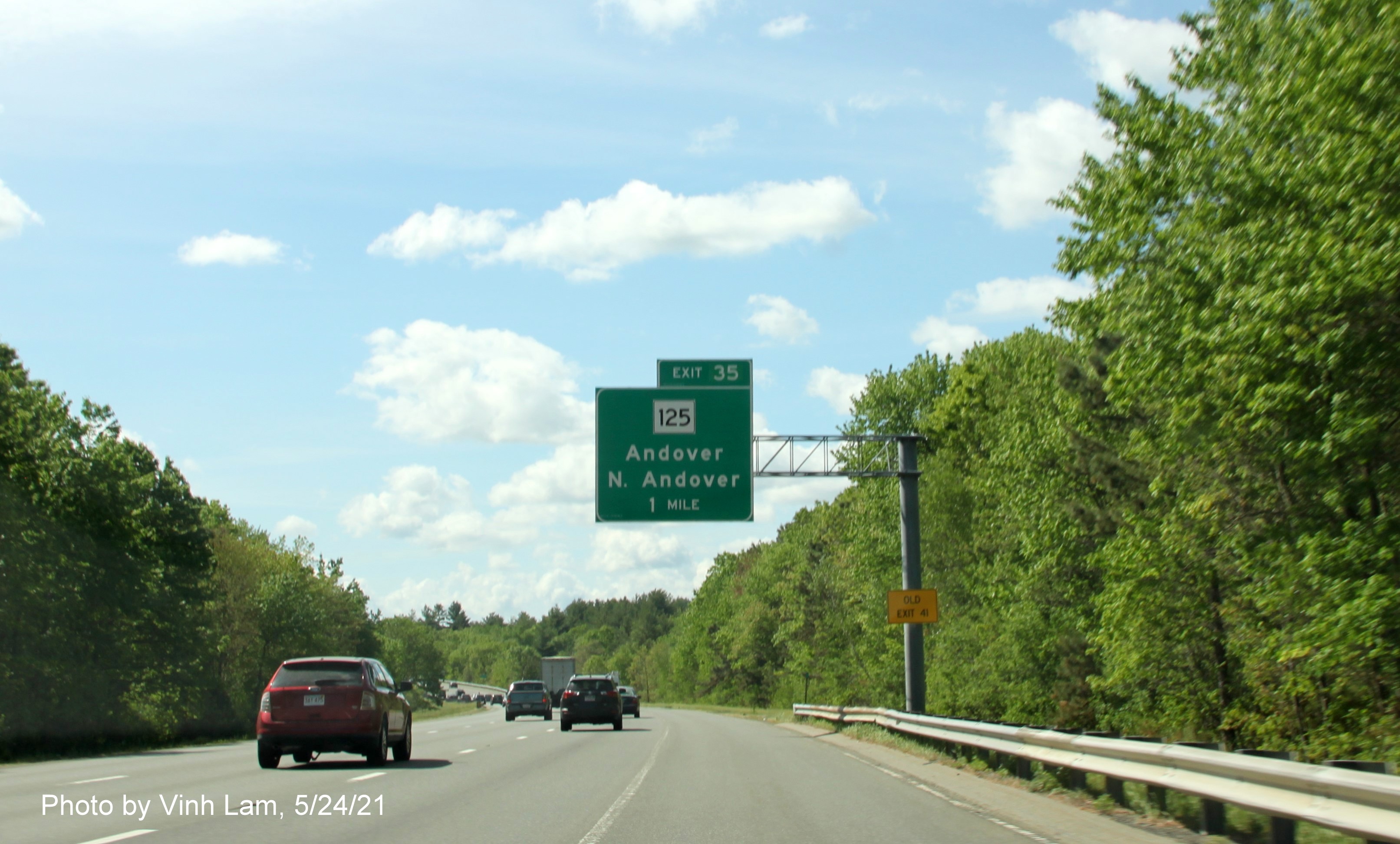 Image of 1 mile advance overhead sign for MA 125 exit with new milepost based exit number and yellow Old Exit 41 advisory sign on support on I-93 South in Wilmington, by Vinh Lam, May 2021