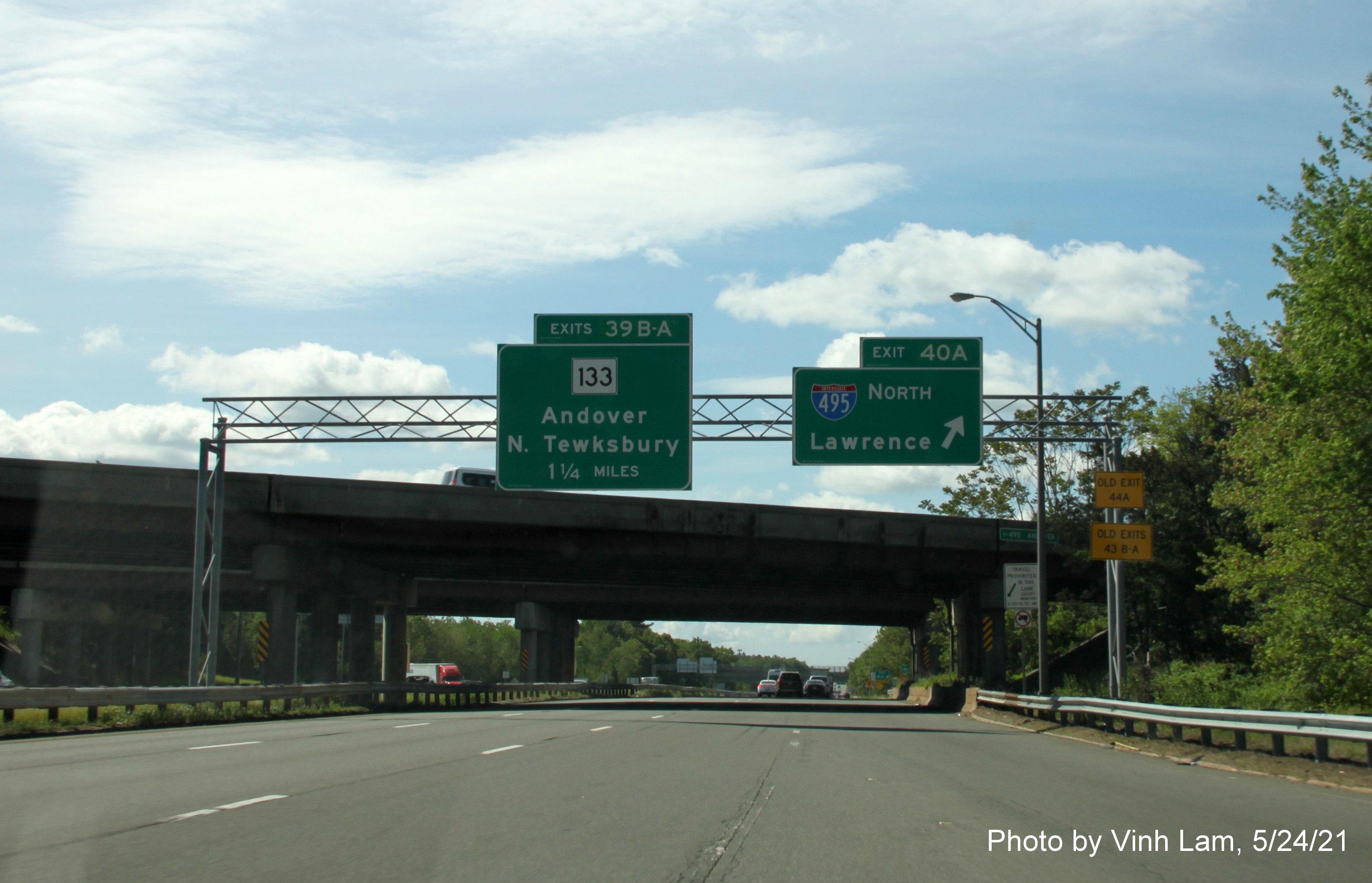 Image of overhead signage at ramp for I-495 North exit with new milepost based exit numbers on I-93 South in Andover, by Vinh Lam, May 2021