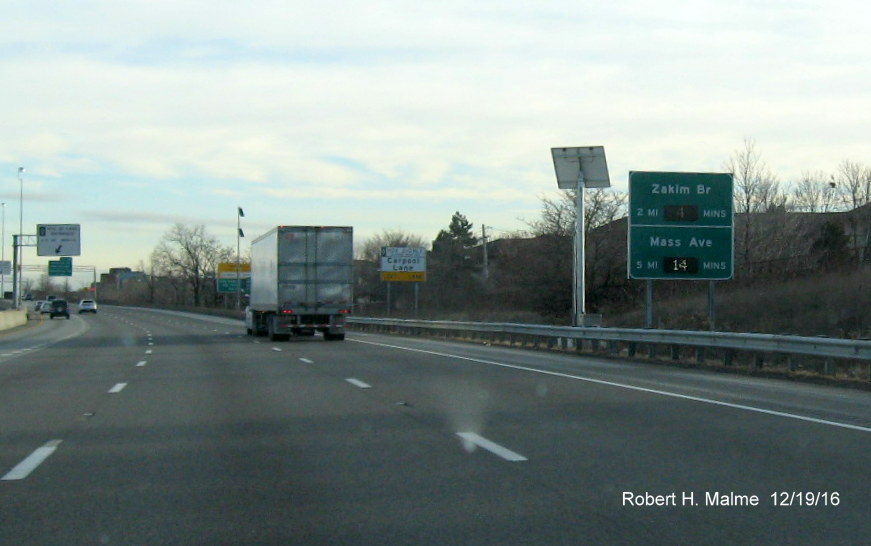 Image of activated Real Time Traffic sign on I-93 South in Somerville