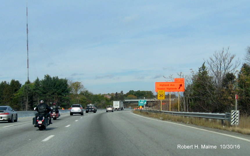 Image of temporary exit signs before new and old Highland Ave bridges over I-95 North in Needham