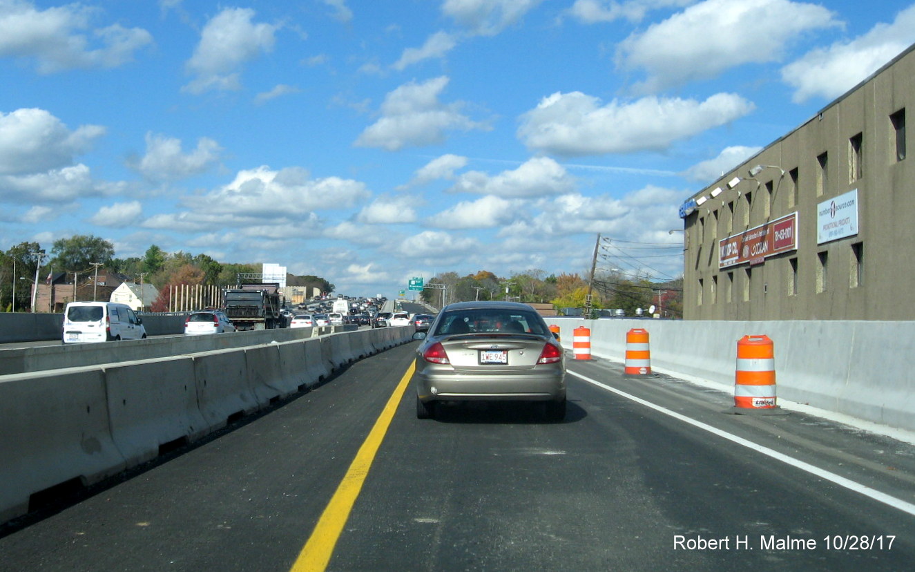 Image of traffic on merged C/D lane from Highland Ave preparing to enter I-95 North in Needham