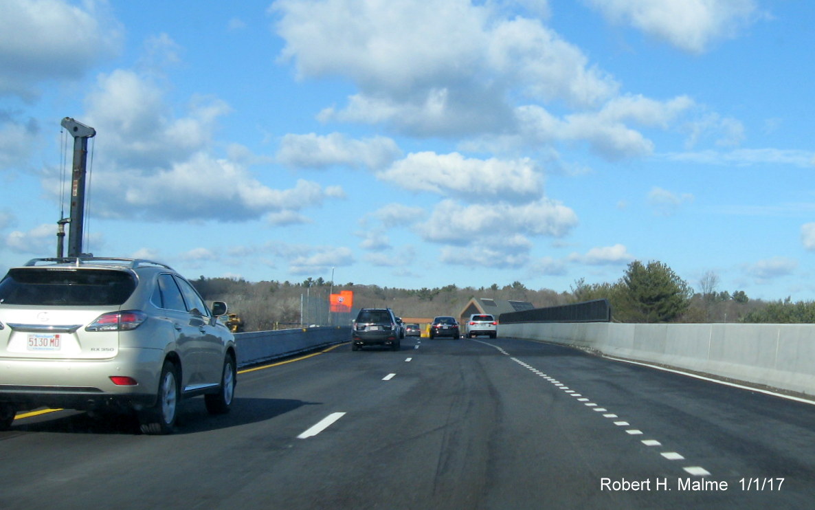 Image of I-95/128 North traffic using right side of new bridge over MA 9 in Wellesley