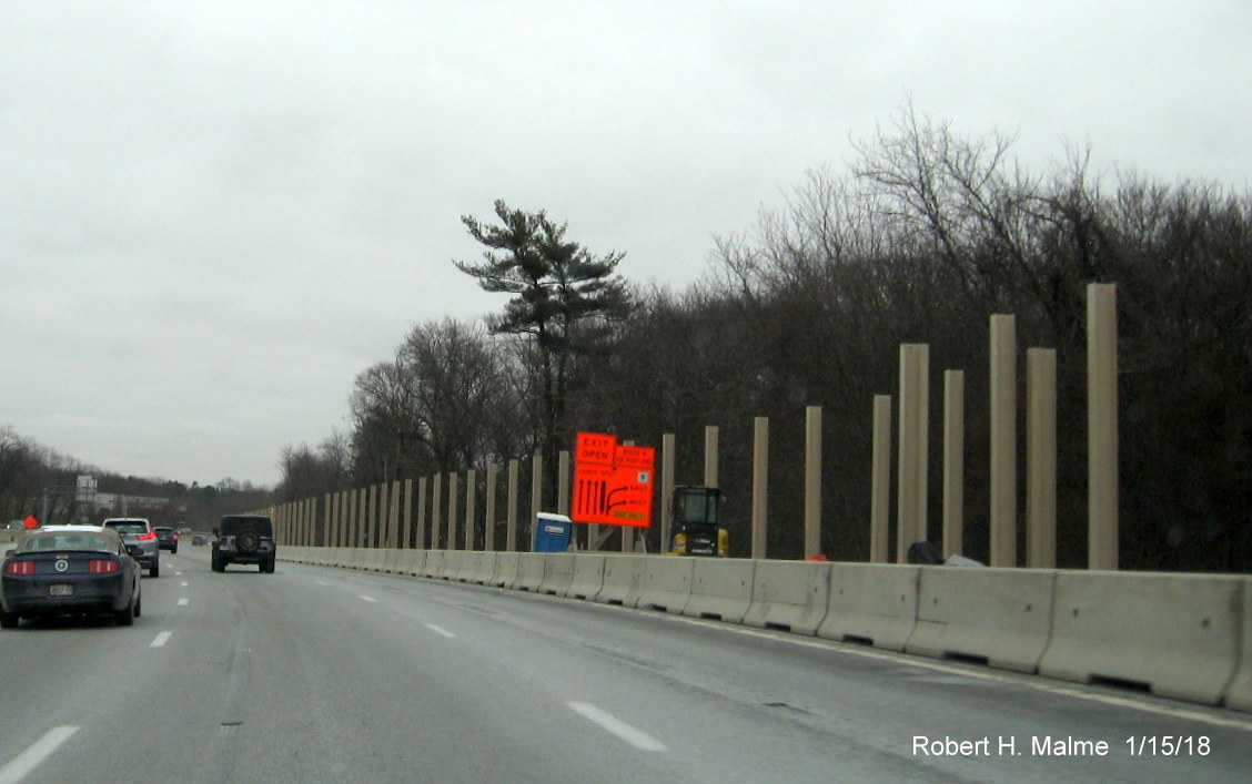 Image of temporary sign with notice of new traffic configuration for MA 9 exit on I-95 South in Wellesley