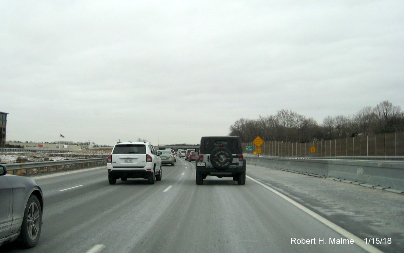 Image of I-95 South traffic prior to merge from Highland Ave exit C/D ramp in Add-A-Lane Project work zone in Needham