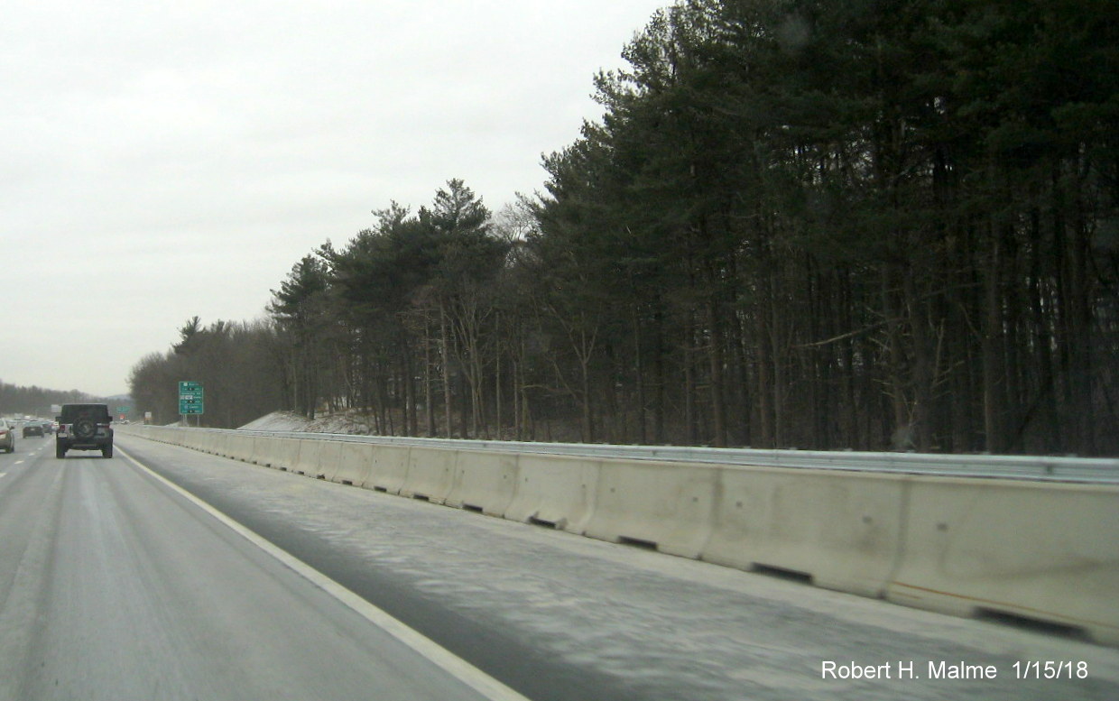 Image of new guardrail along future shoulder of I-95 South in Add-A-Lane Project work zone in Needham