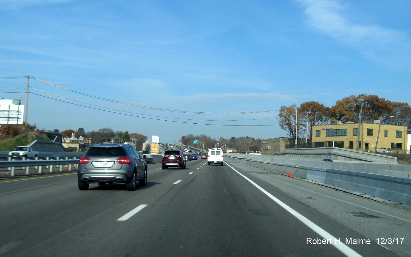 Image of I-95 North traffic beyond Highland Ave. bridge in Add-A-Lane Project work zone in Needham