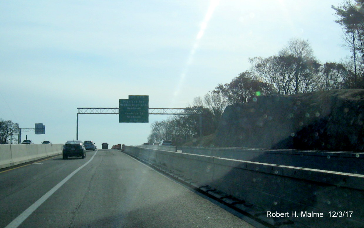 Image of new overhead advance sign for Highland Ave/Kendrick St exit on I-95 South in Needham
