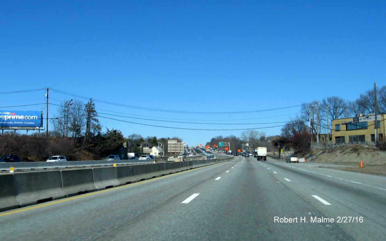 Image of median construction between Highland Ave and Route 9 on I-95/128 North in Needham