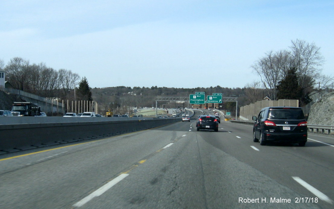 Image of traffic along I-95 North approaching MA 9 exit in Add-A-Lane Project work zone in Wellesley