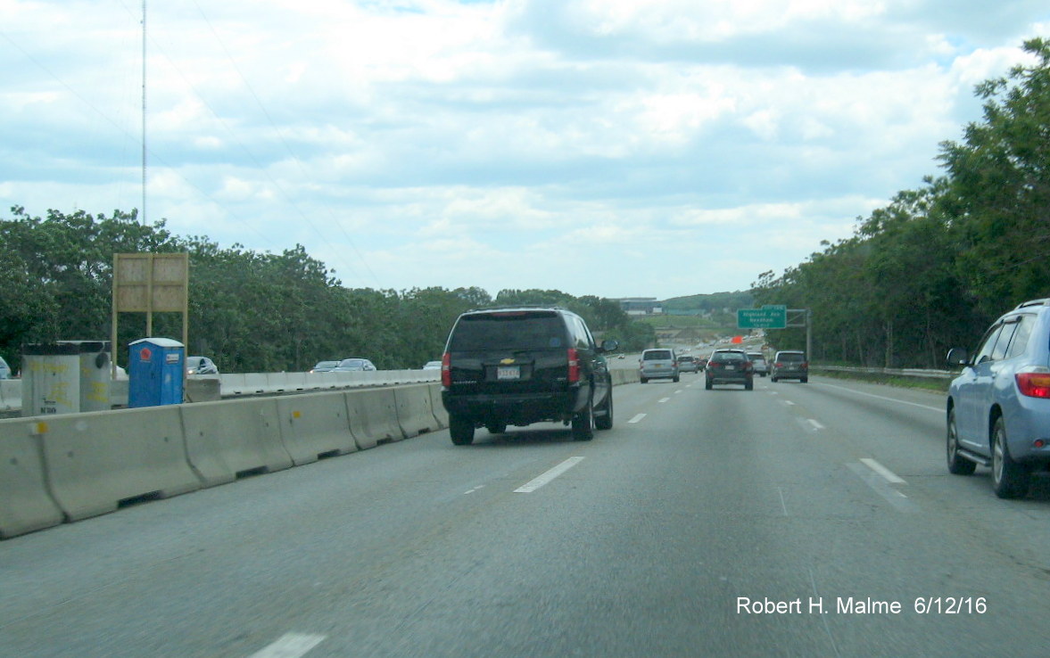Image of median construction approaching Highland Ave along I-95 South in Needham