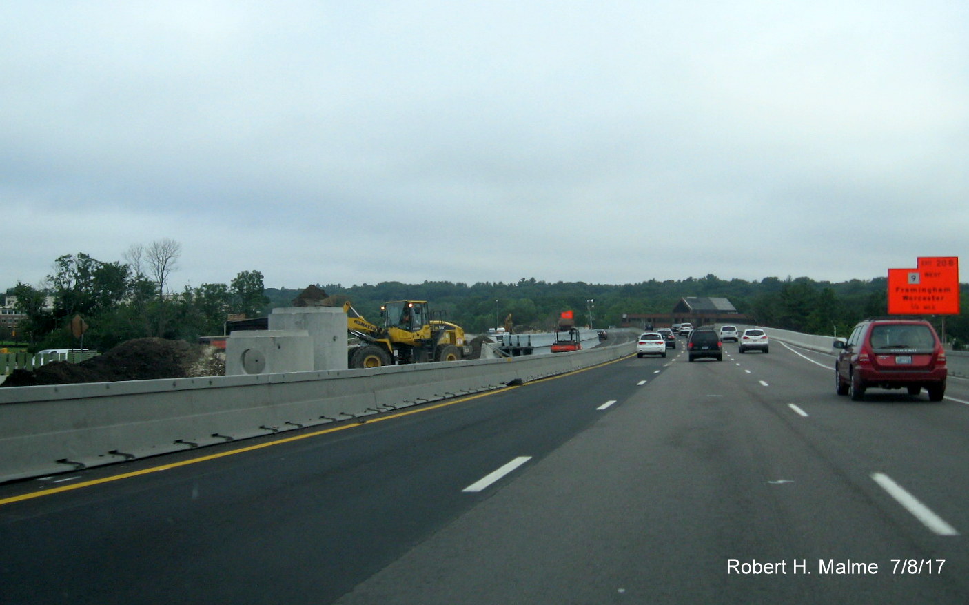 Image taken of continuing median and bridge construction work in Add-a-Lane work zone on I-95 North in Wellesley