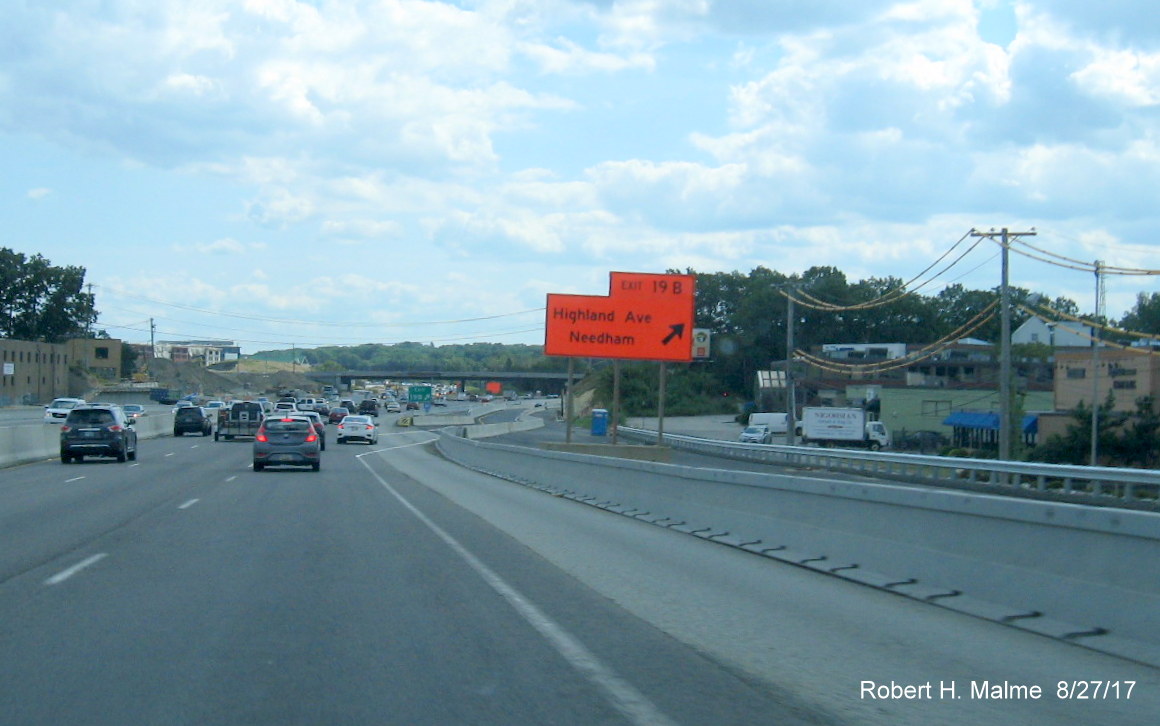 Image of temporary exit sign at new location for ramp to Highland Ave West from I-95 South in Needham