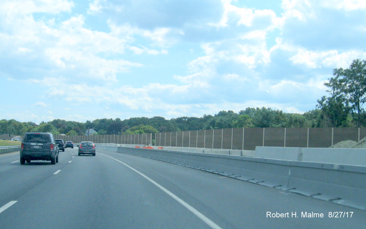 Image of newly placed concrete barriers and noise wall structures along I-95 South between Highland Ave and Kendrick St in Needham