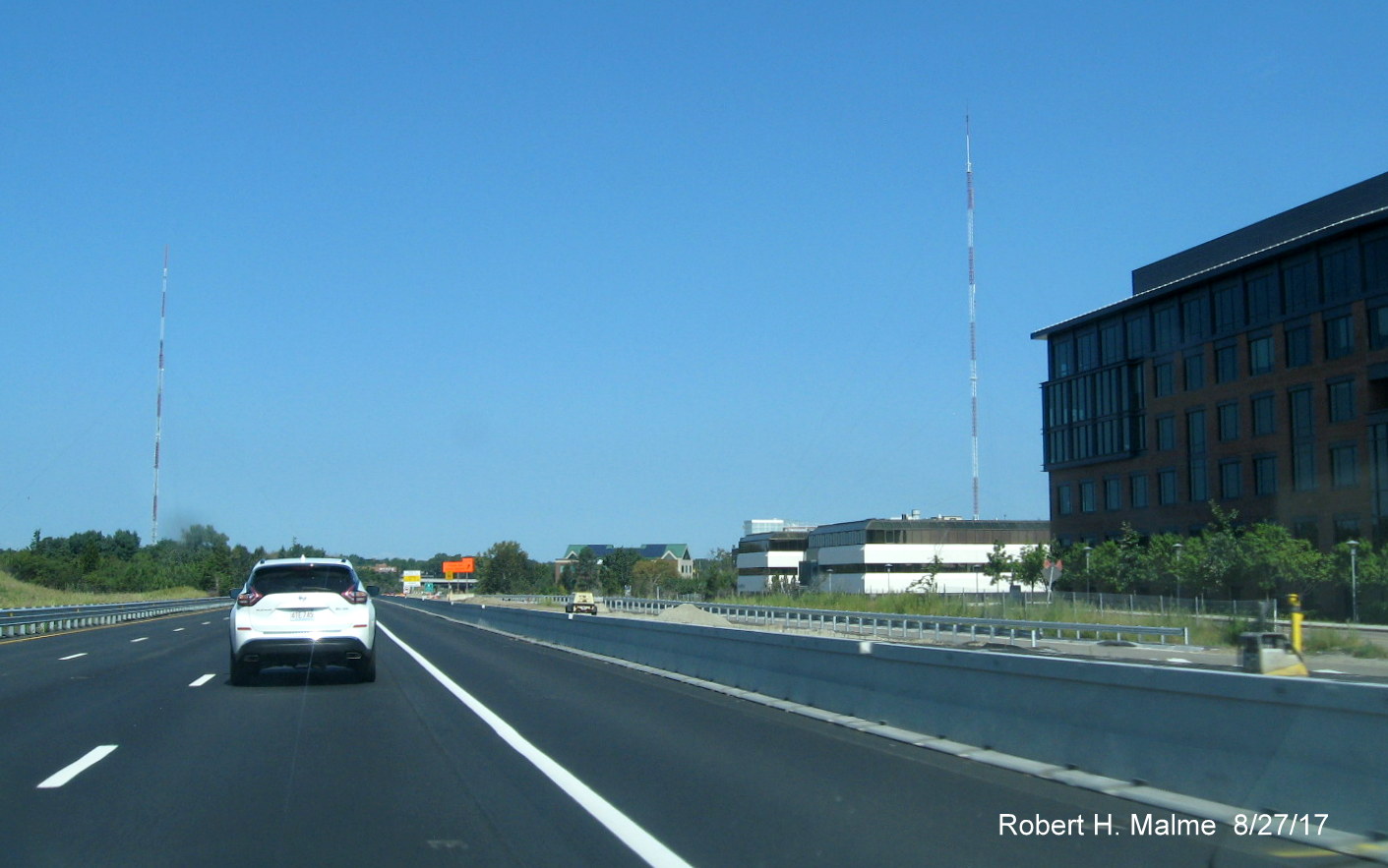 Image taken of newly paved I-95 North roadway approaching Highland Ave exit in Needham
