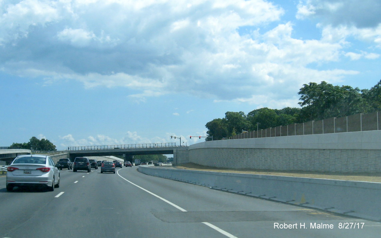 Image of new lane construction along I-95 South near Kendrick St in Add-A-Lane Project work zone in Needham