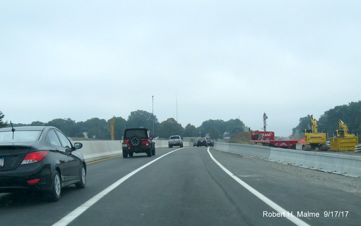 Image of traffic travelling on new through lanes of I-95 South in Add-A-Lane Project work zone in Wellesley