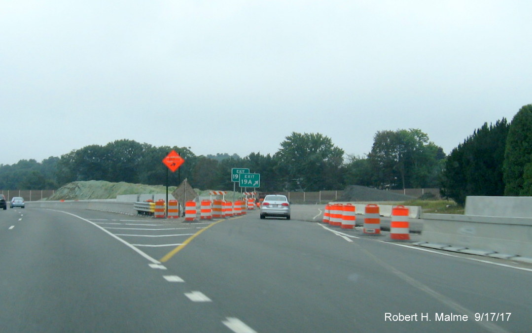 Image of signage at current exit ramp from I-95 South to Highland Ave East in Needham in Add-A-Lane Project work zone