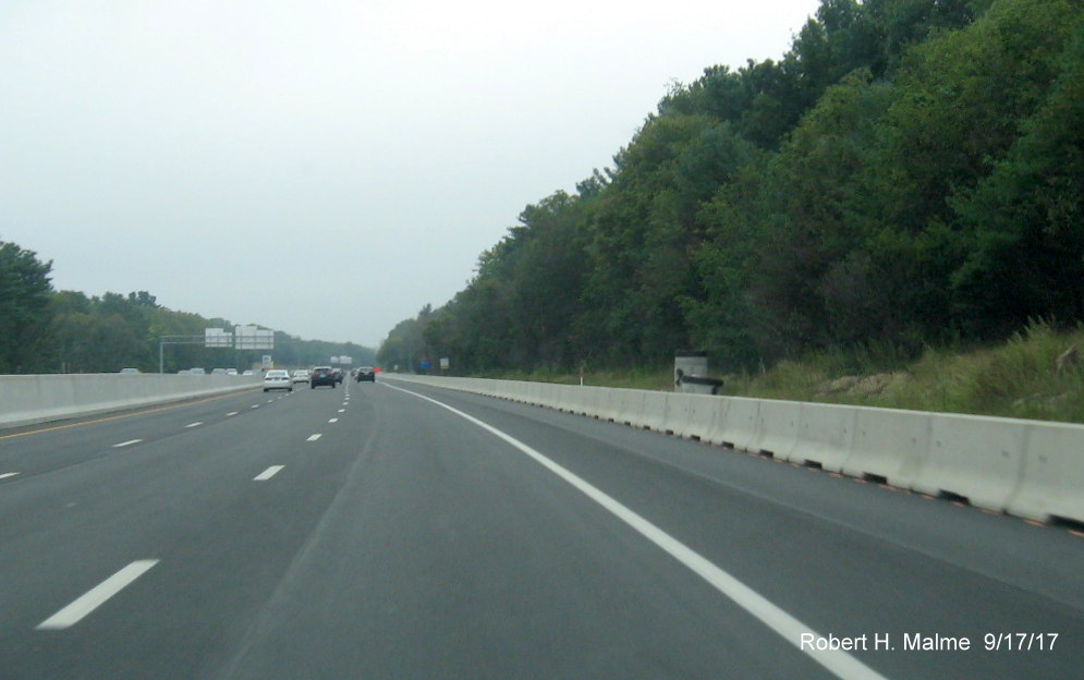 Image of shoulder construction in I-95 Add-A-Lane Project work zone southbound in Needham