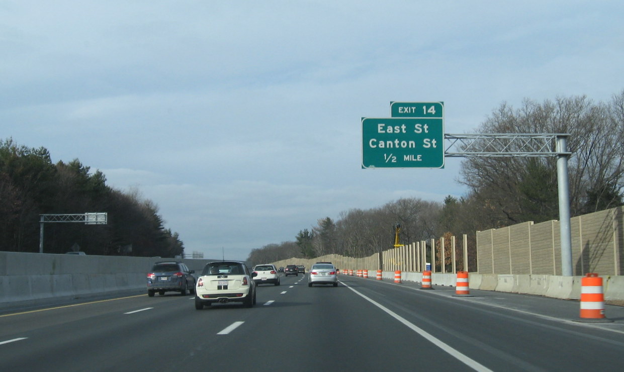 Image of signage at Exit 14 along I-95/128 in Dedham, Feb. 2010