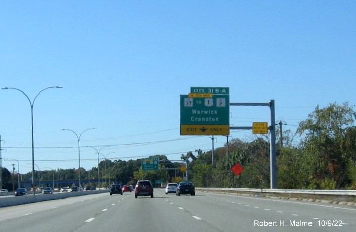 Image of 1 mile advance overhead sign for RI 37 exits with new milepost based exit numbers on I-95 South in Warwick, October 2022