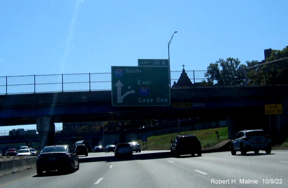 Image of 1 mile advance sign for I-195/US 6 East exit with new milepost based exit number on I-95 South in Providence, October 2022