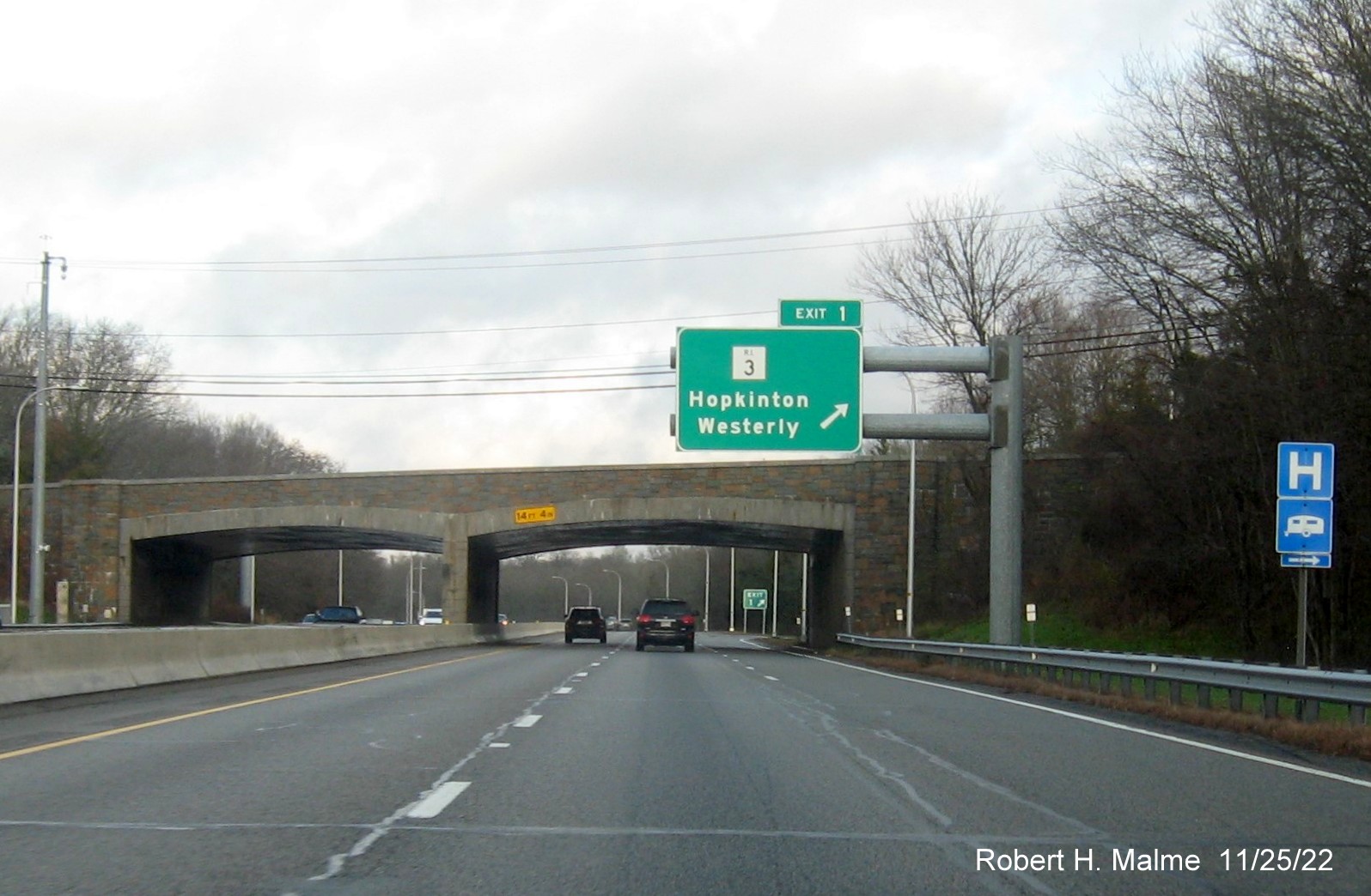 Image of overhead ramp sign for RI 3 Westerly exit with unchanged exit number on I-95 North, November 2022