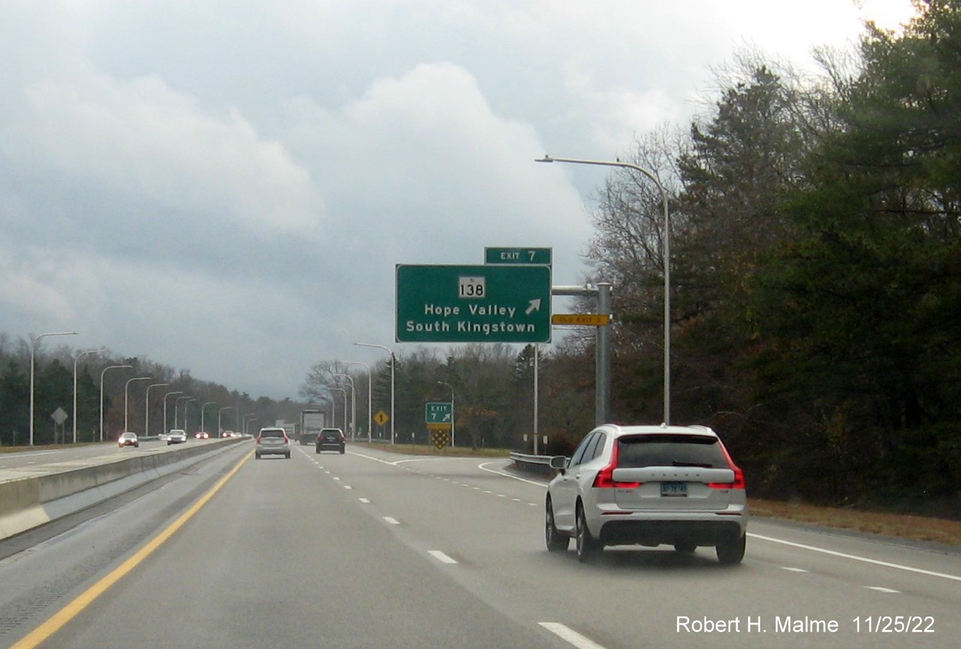 Image of overhead ramp sign for RI 138 exit with new milepost based exit number and yellow Old Exit 3 sign above exit tab on I-95 South in Hope Valley, November 2022