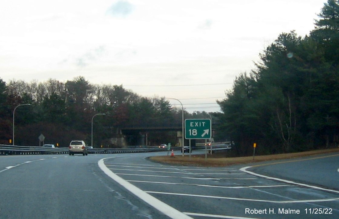 Image of gore sign for RI 3 exit with new milepost based exit number and yellow Old Exit 6 advisory sign below on I-95 North in West Greenwich, November 2022