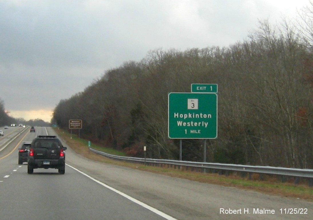 Image of ground mounted 1 mile advance sign for RI 3 exit with unchanged exit number on I-95 South in Westerly, November 2022