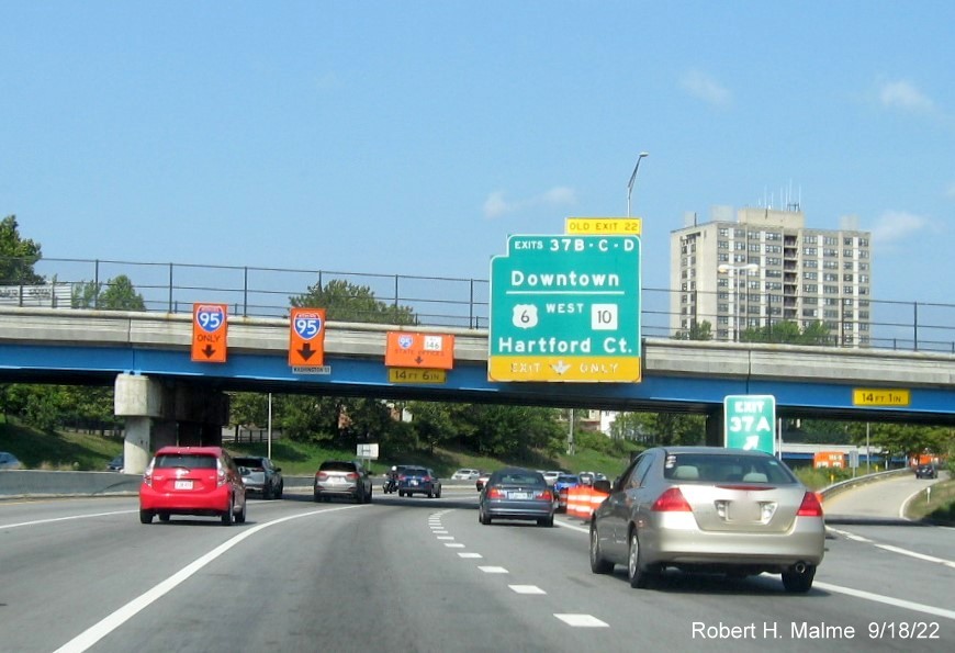 Image of overhead signage for US 6 West/RI 10, Downtown exits with new milepost based exit numbers on I-95 North in Providence, September 2022
