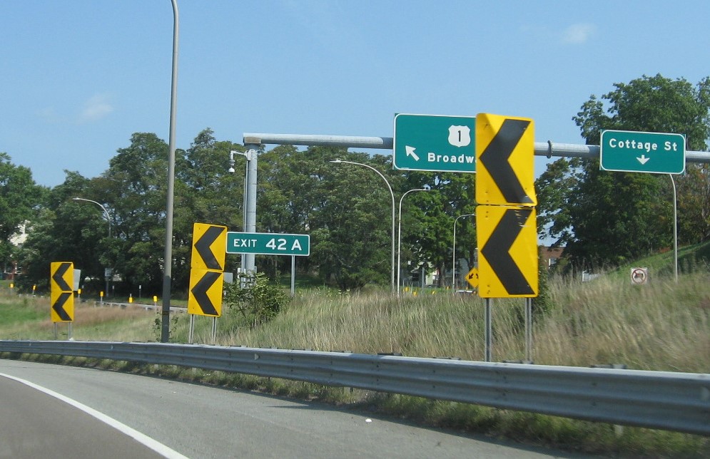 Image of ground mounted Old Exit 29 sign for US 1 Broadway exit on I-95 North in Pawtucket, September 2022