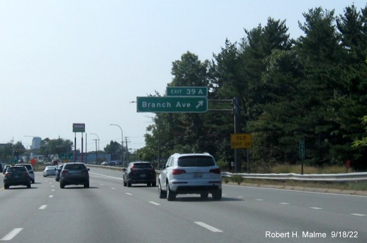 Image of overhead rampsign for Avenue exit with new milepost based exit number and yellow Old Exit 24 sign on support post on I-95 South in Providence, September 2022