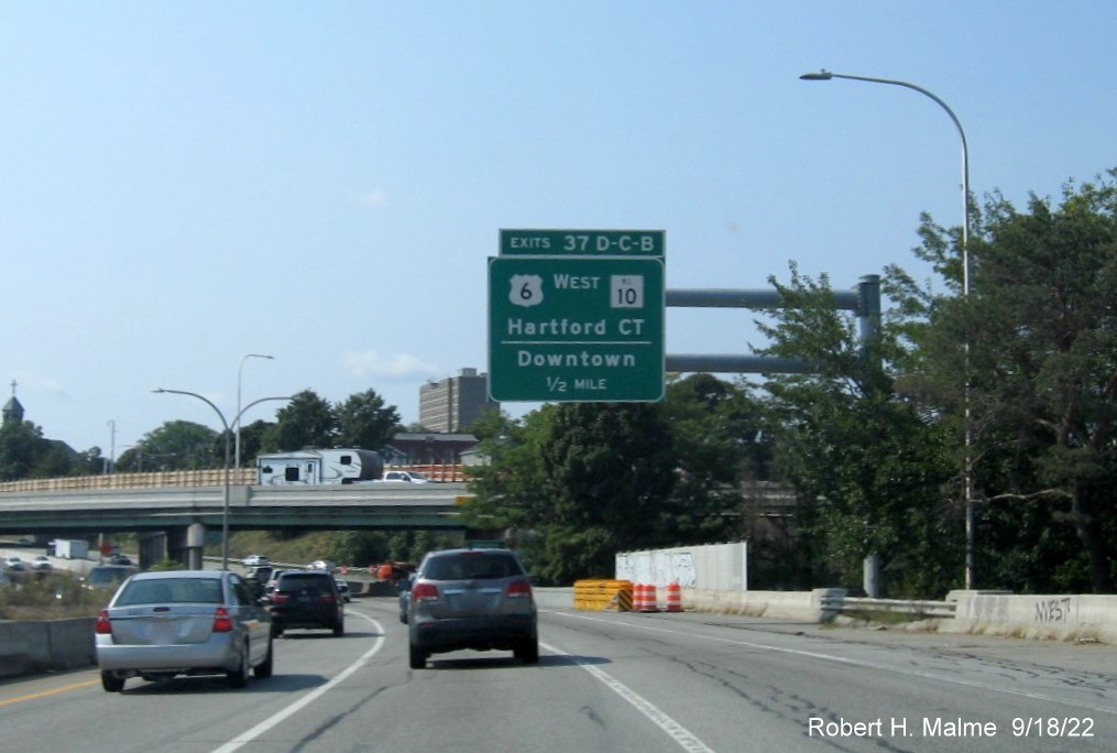 Image of advance ramp sign for US 6 West/RI 10 and Downtown exits with new milepost based exit numbers on I-95 South in Providence, September 2022