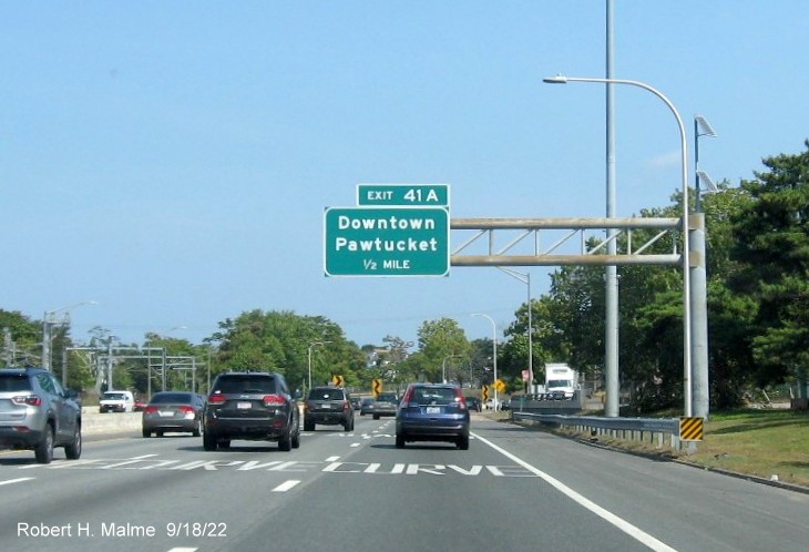 Image of 1 mile advance overhead sign for Downtown Pawtucket exit with new milepost based exit number on I-95 North, September 2022