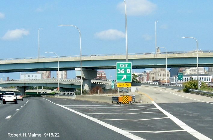 Image of gore sign for Point Street exit with new milepost based exit number and yellow Old Exit 20 sign below on I-95 North in Providence, September 2022