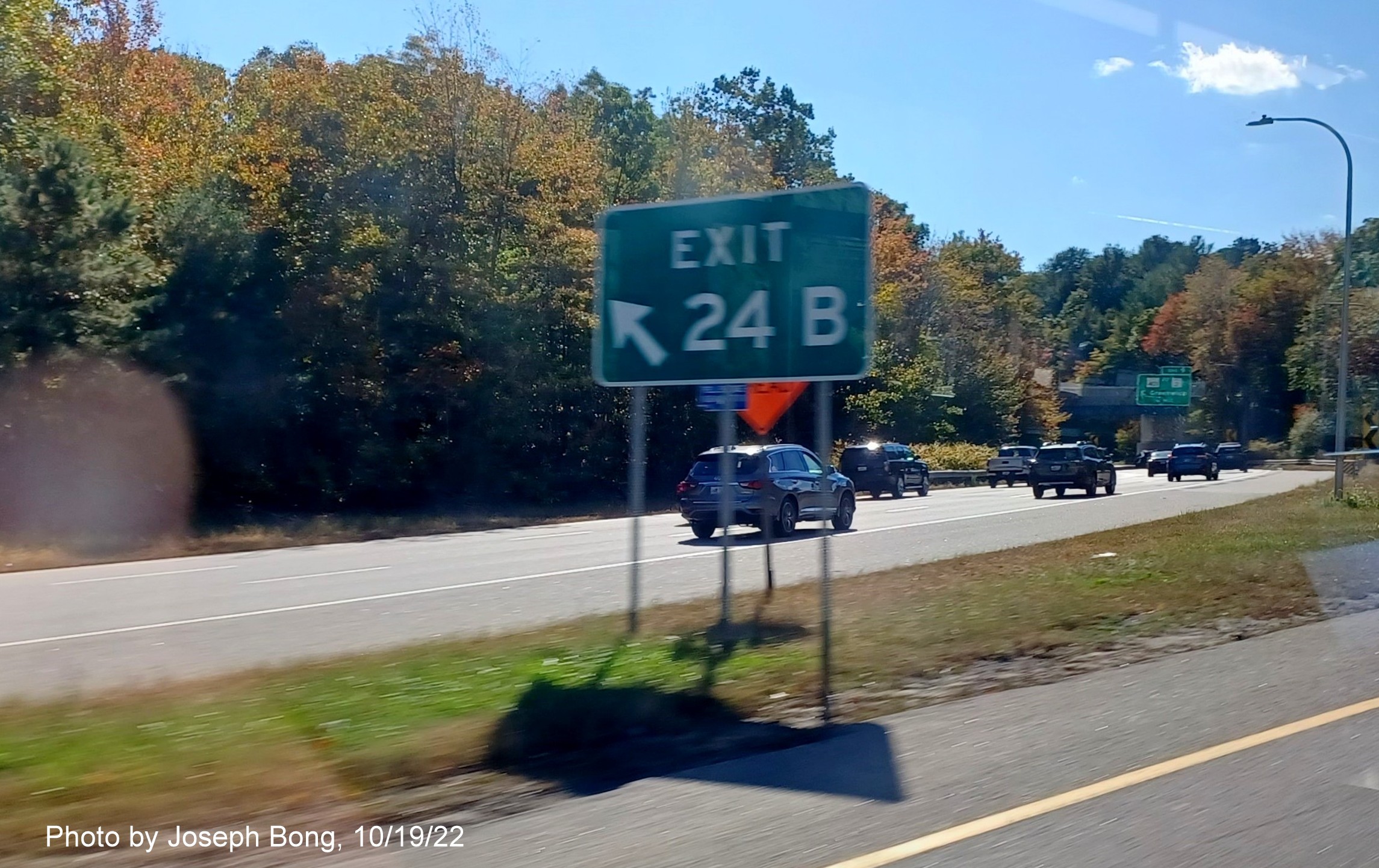 Image of gore sign for RI 4 South exit with new milepost based exit number, by Joseph Bong, October 2022