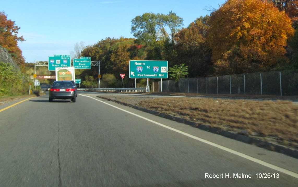Image of new ramp signage along the Mass Pike exit off of I-95 North in Weston