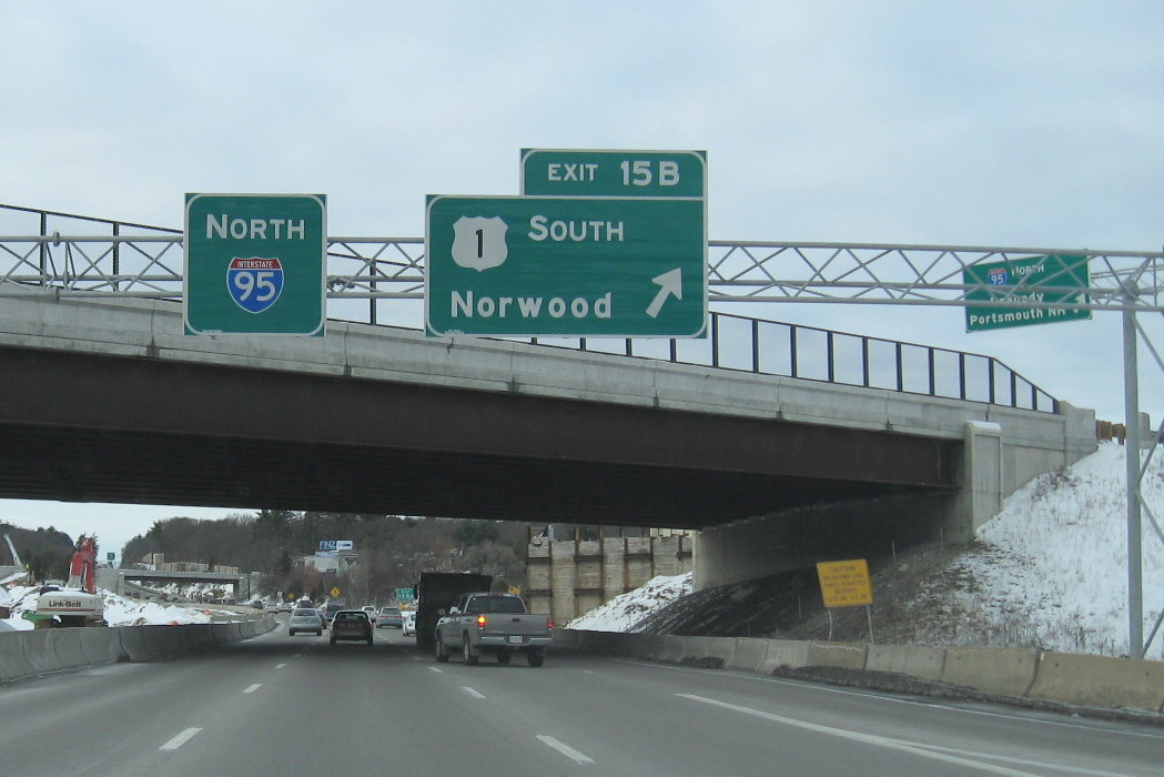 Image of new exit signs along I-95/128 in Dedham, Jan. 2010