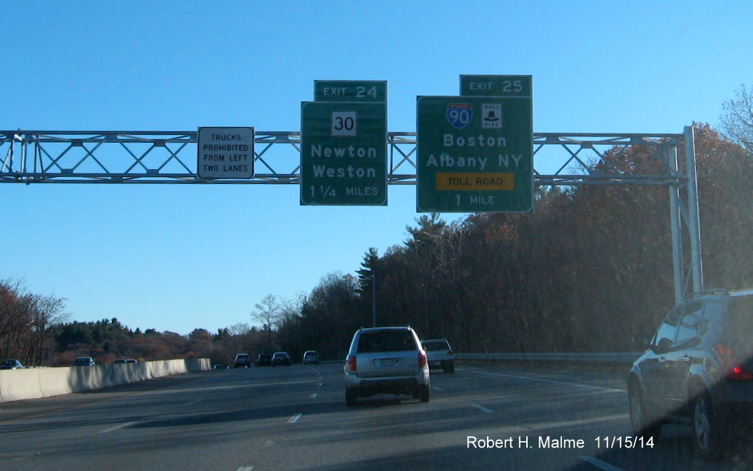 Image of new I-90 and MA 30 exit signs on I-95 South in Weston
