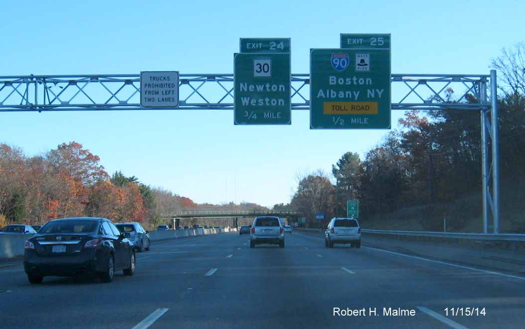 Image of new overhead signs for the I-90 and MA 30 exits on I-95 South in Westons