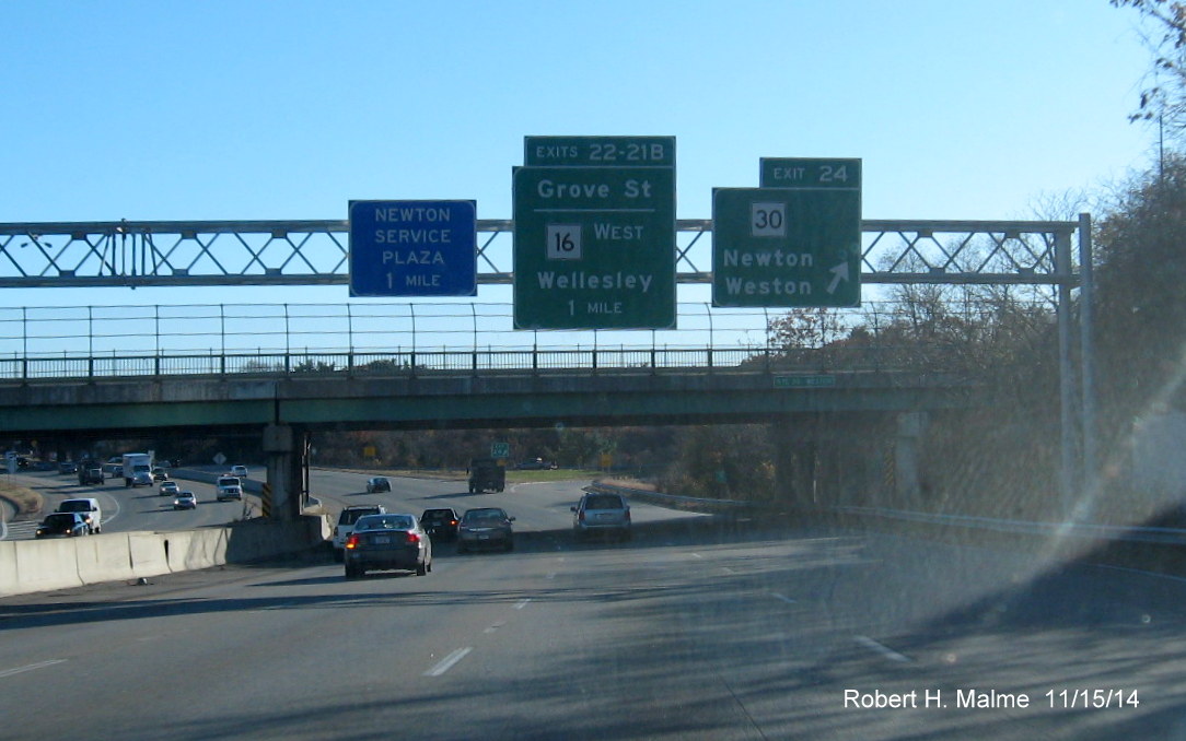 Image of new overhead signs for MA 30 and MA 16 exits on I-95 South in Weston