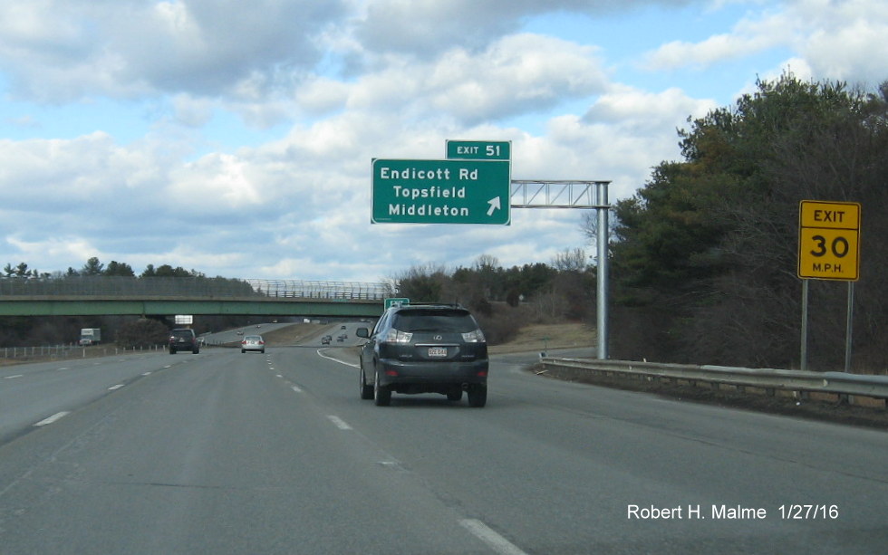 Image of newly placed overhead exit signage for Endicott Rd on I-95 North in Boxford