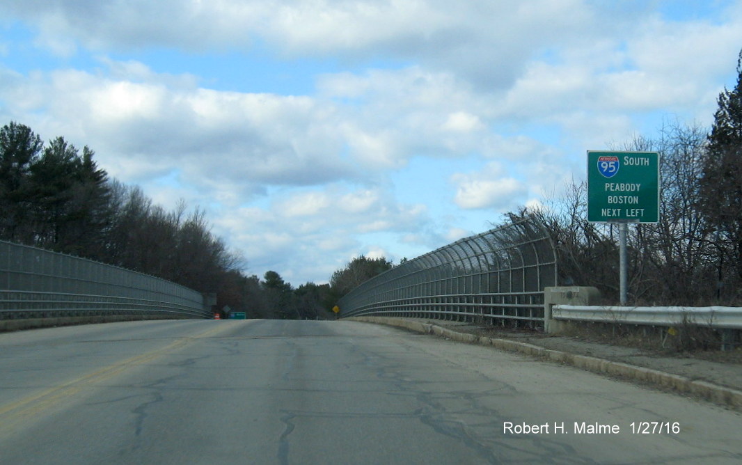 Image of I-95 South Guide Sign on Topsfield Rd bridge over I-95 in Boxford