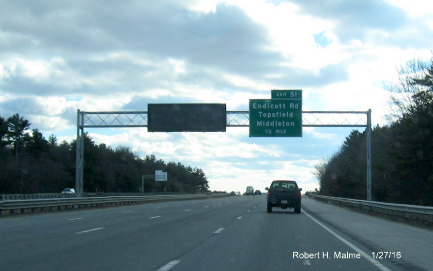 Image of newly installed 1/2 Mile advance and VMS sign o I-95 South in Middleton