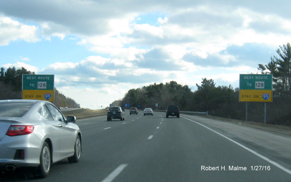Image of pair of guide signs for MA 128 bound travelers in I-95 South in Danvers