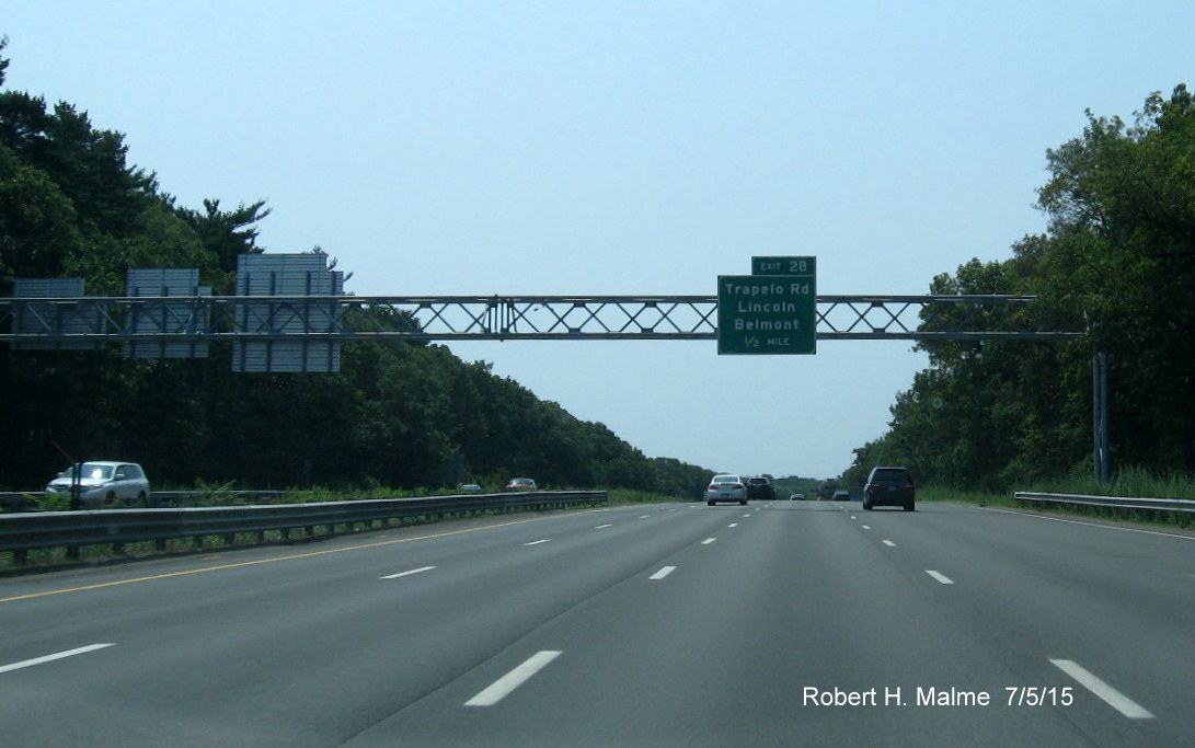 Image of new Trapelo Road advance overhead exit sign on I-95 South in Lincoln