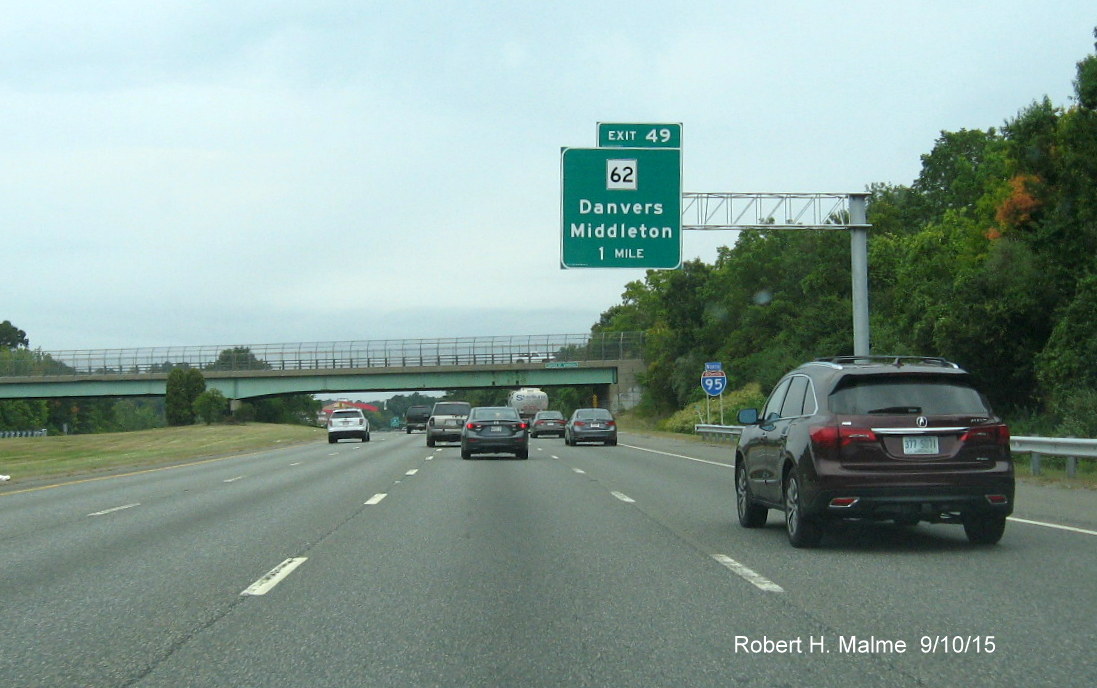 Image of new 1 mile advance overhead sign for MA 62 on I-95 North