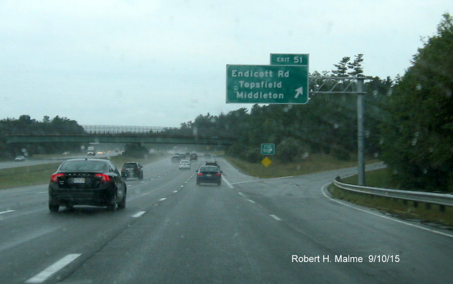 Image of overhead exit sign for Endicott Rd on I-95 South in Topsfield